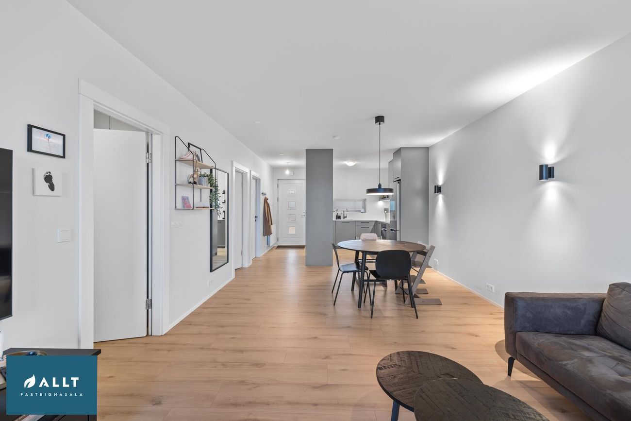 Dalsbraut 24, 260 Reykjanesbær