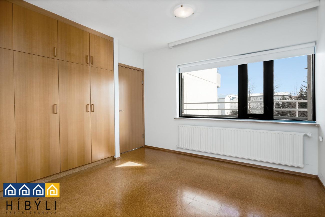 Hvassaleiti 56, 103 Reykjavík