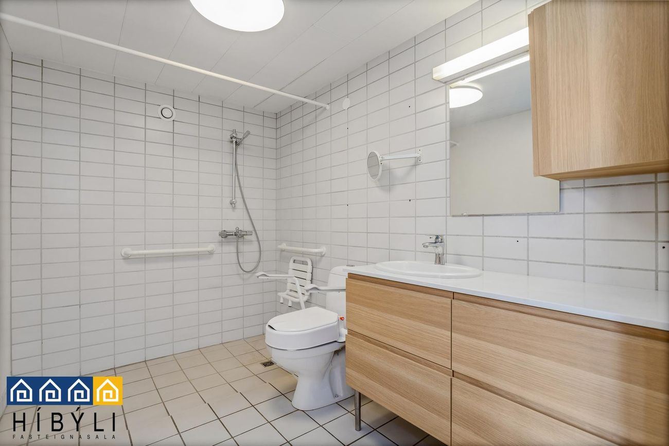 Hvassaleiti 56, 103 Reykjavík