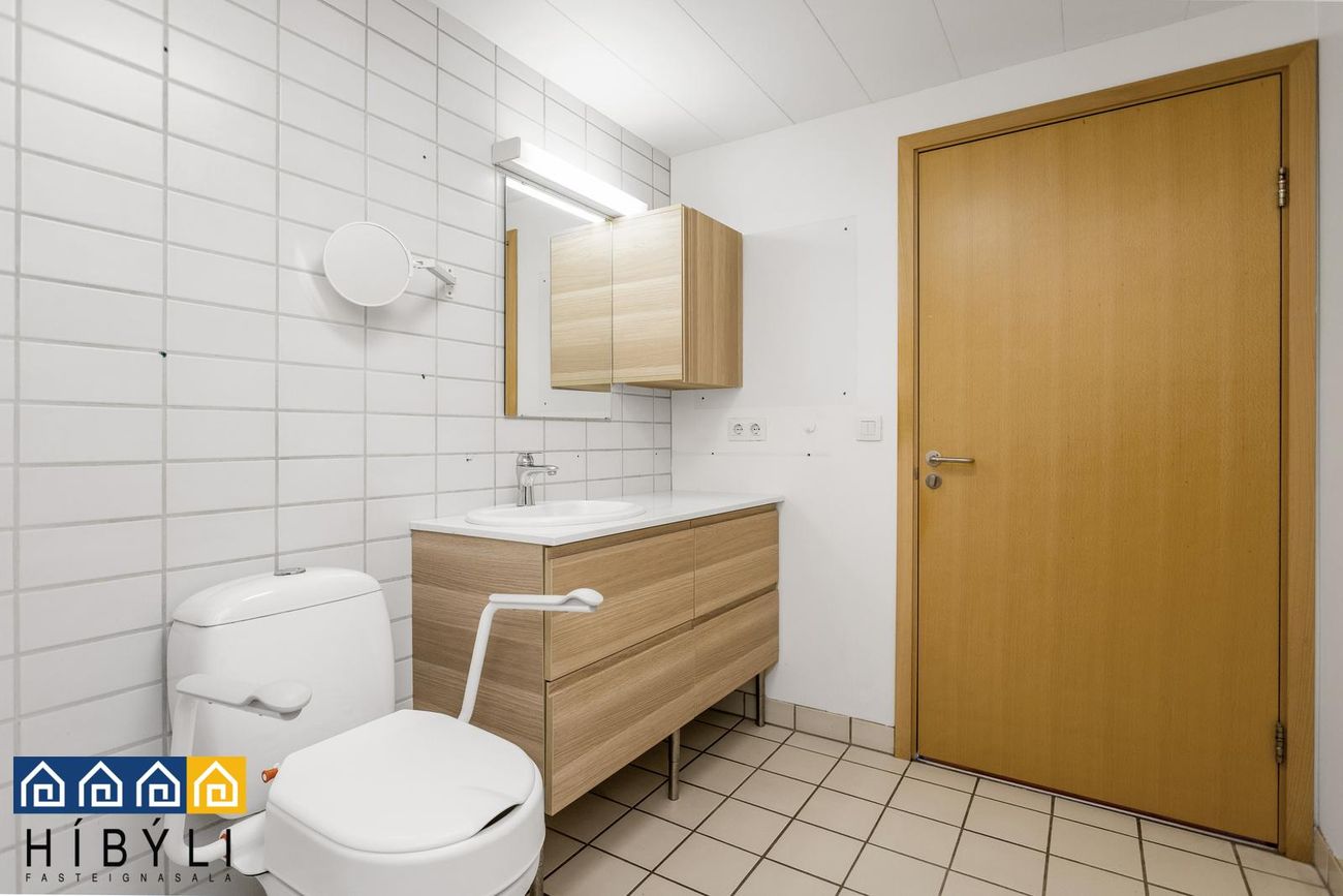 Hvassaleiti 56, 103 Reykjavík