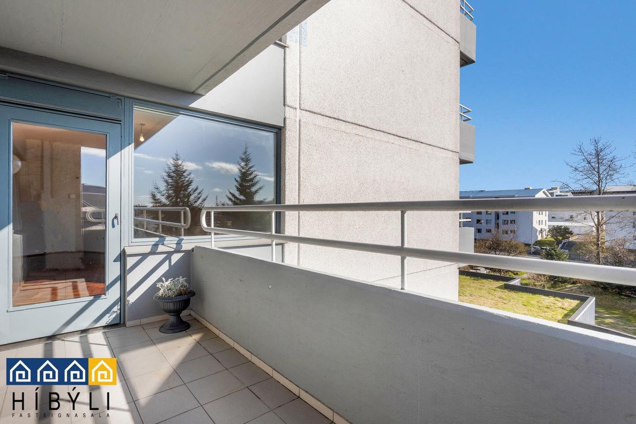 Hvassaleiti 56, 103 Reykjavík