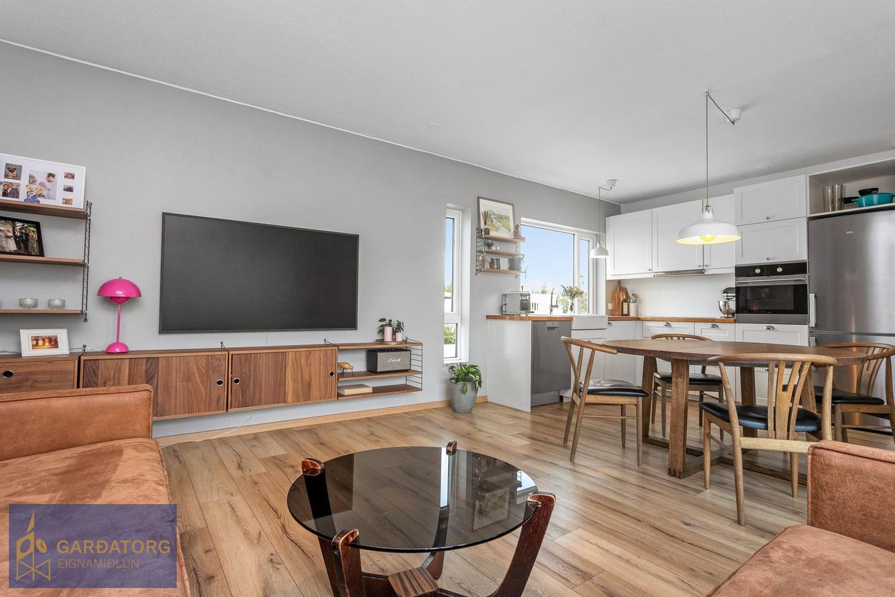 Hringbraut 95, 101 Reykjavík