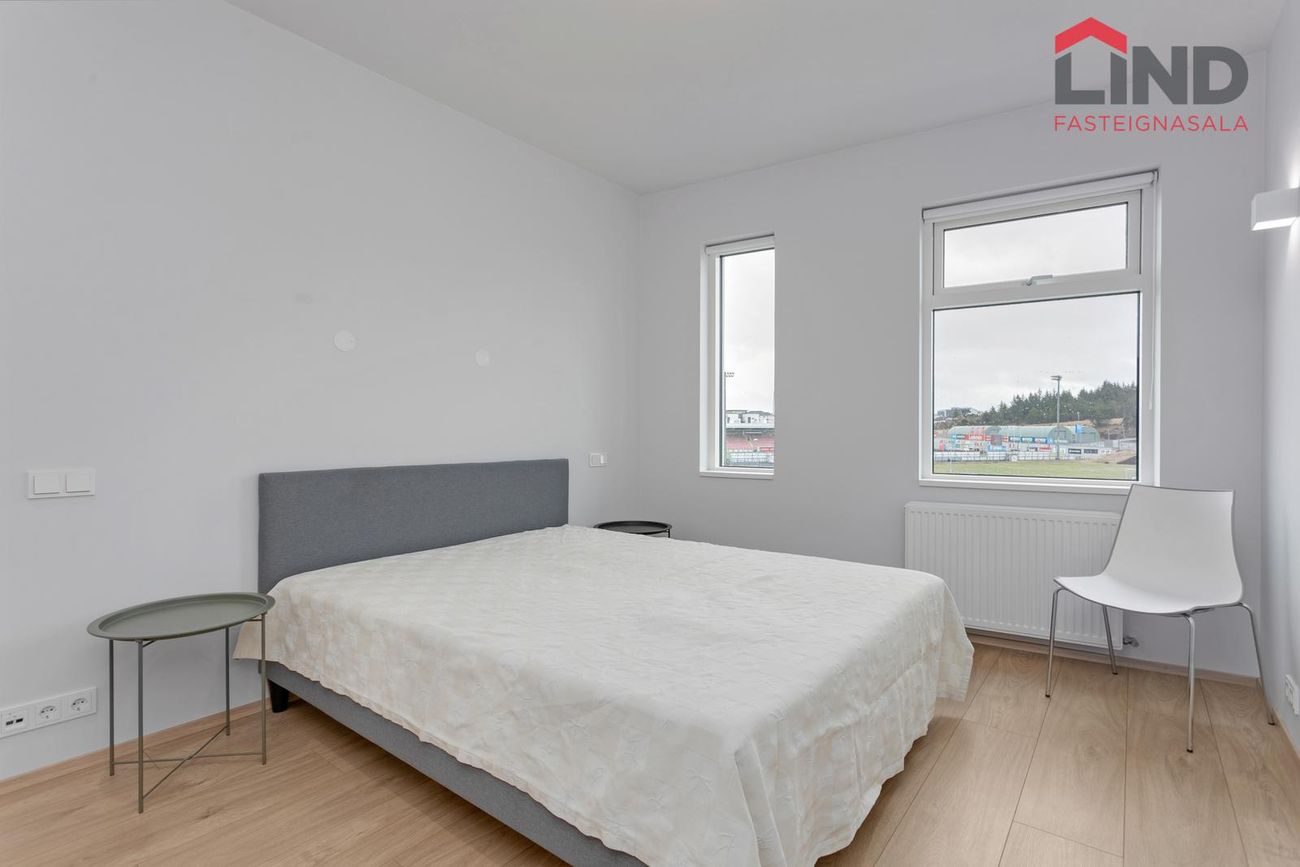Smyrilshlíð 18, 102 Reykjavík