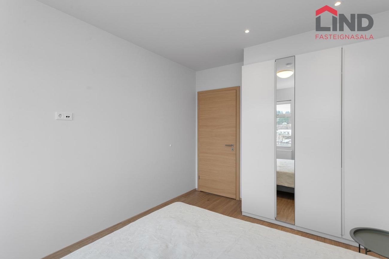 Smyrilshlíð 18, 102 Reykjavík