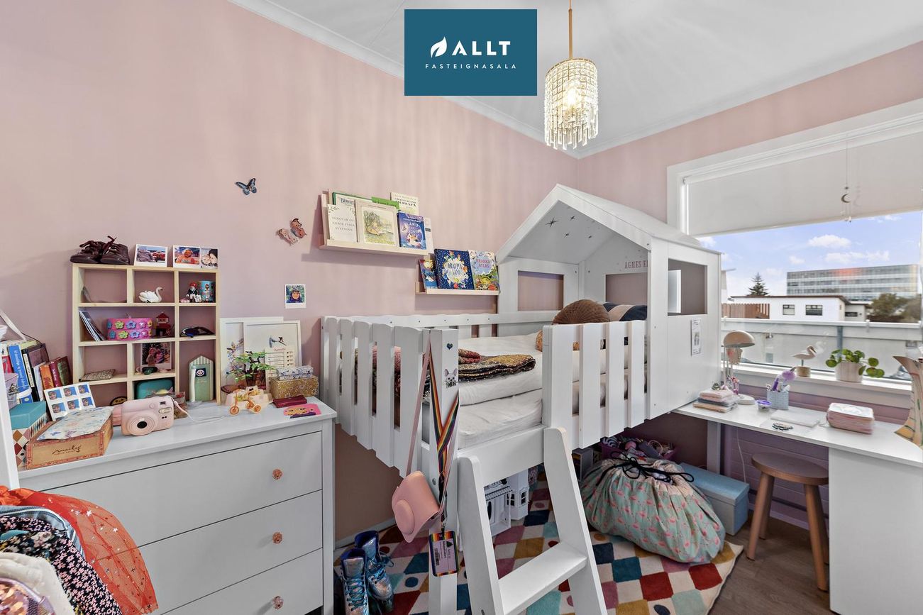 Hólabraut 11, 230 Reykjanesbær