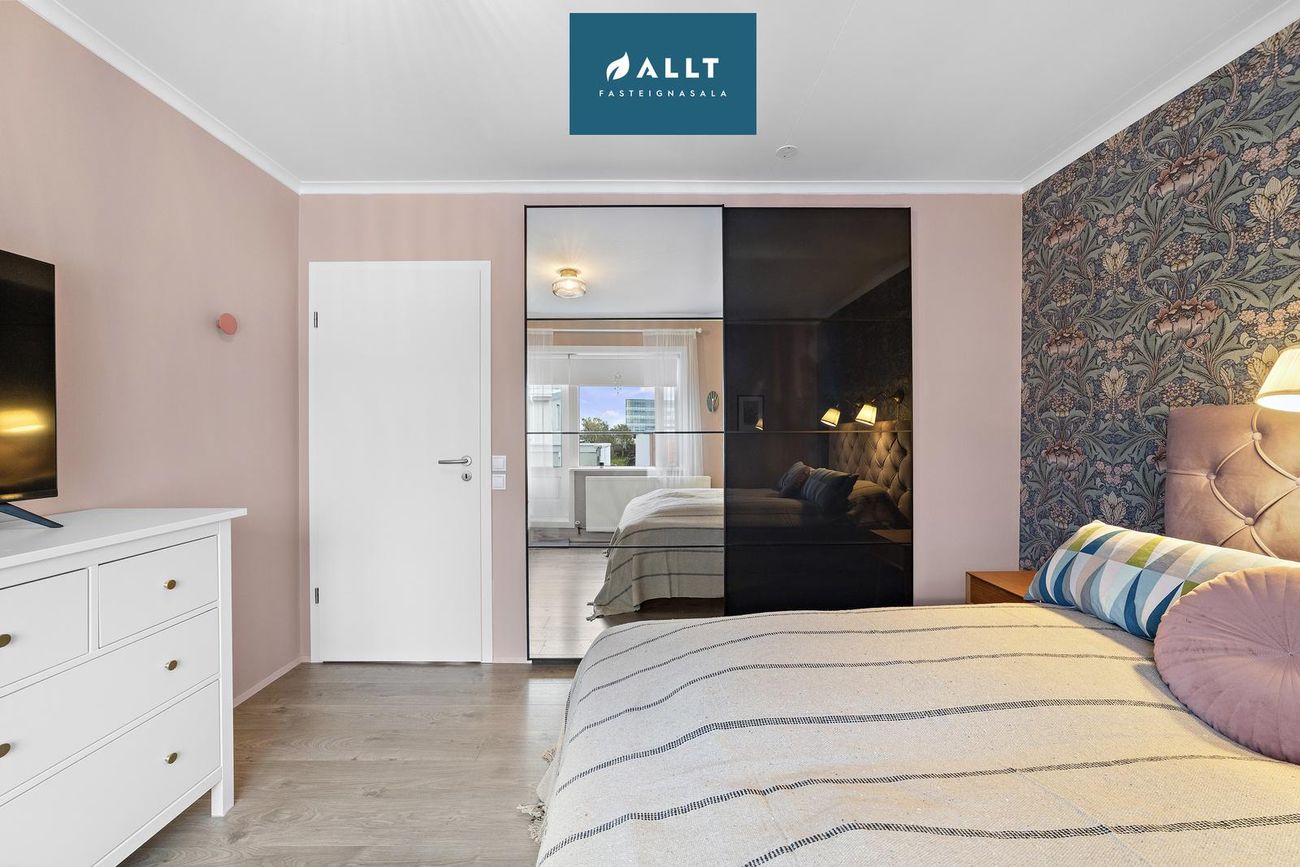 Hólabraut 11, 230 Reykjanesbær