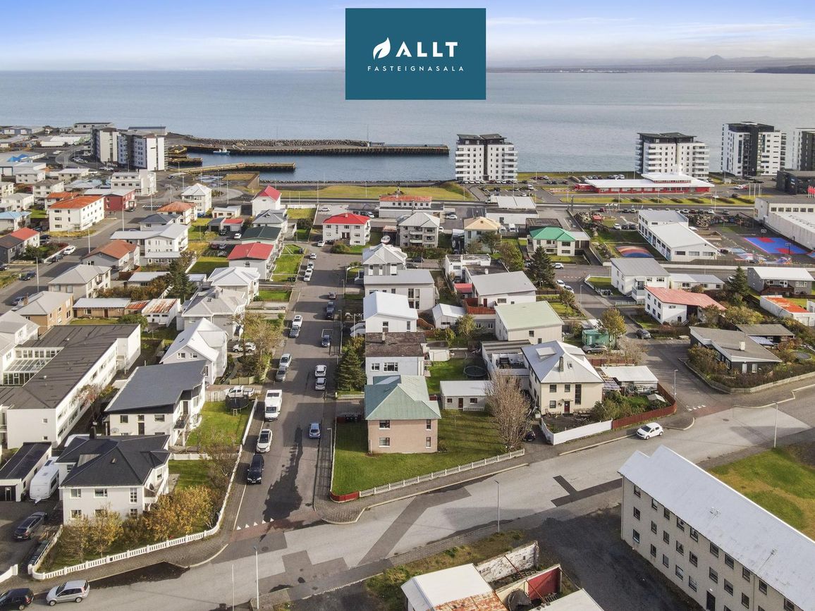 Hólabraut 11, 230 Reykjanesbær