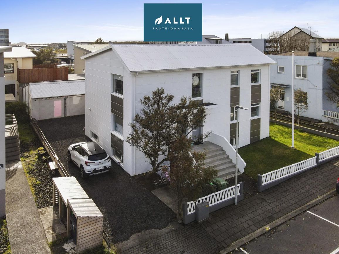Hólabraut 11, 230 Reykjanesbær