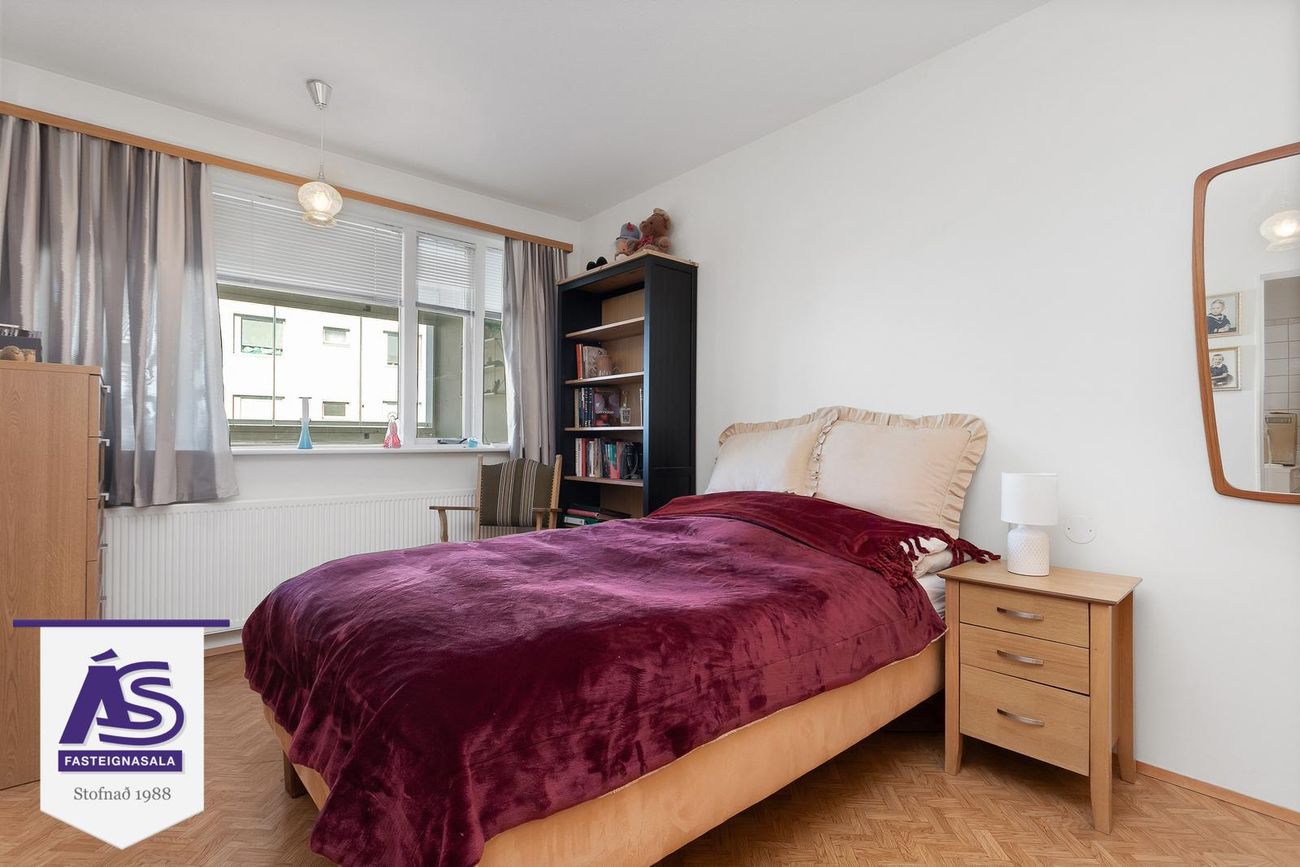Hjallabraut 33, 220 Hafnarfjörður