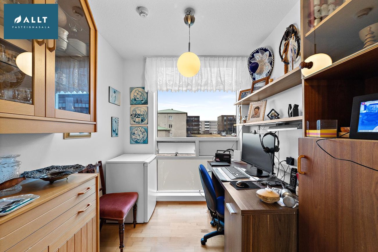 Vallarbraut 6, 260 Reykjanesbær