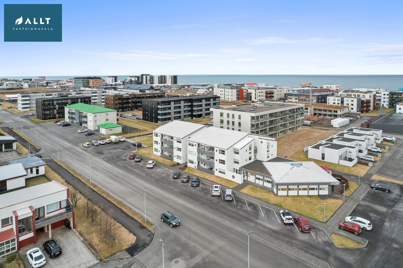 Vallarbraut 6, 260 Reykjanesbær