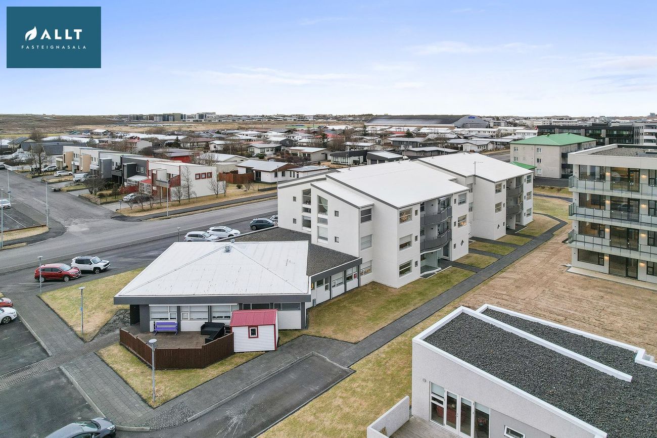 Vallarbraut 6, 260 Reykjanesbær