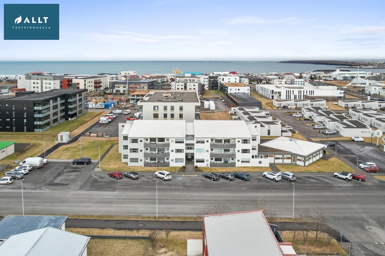Vallarbraut 6, 260 Reykjanesbær