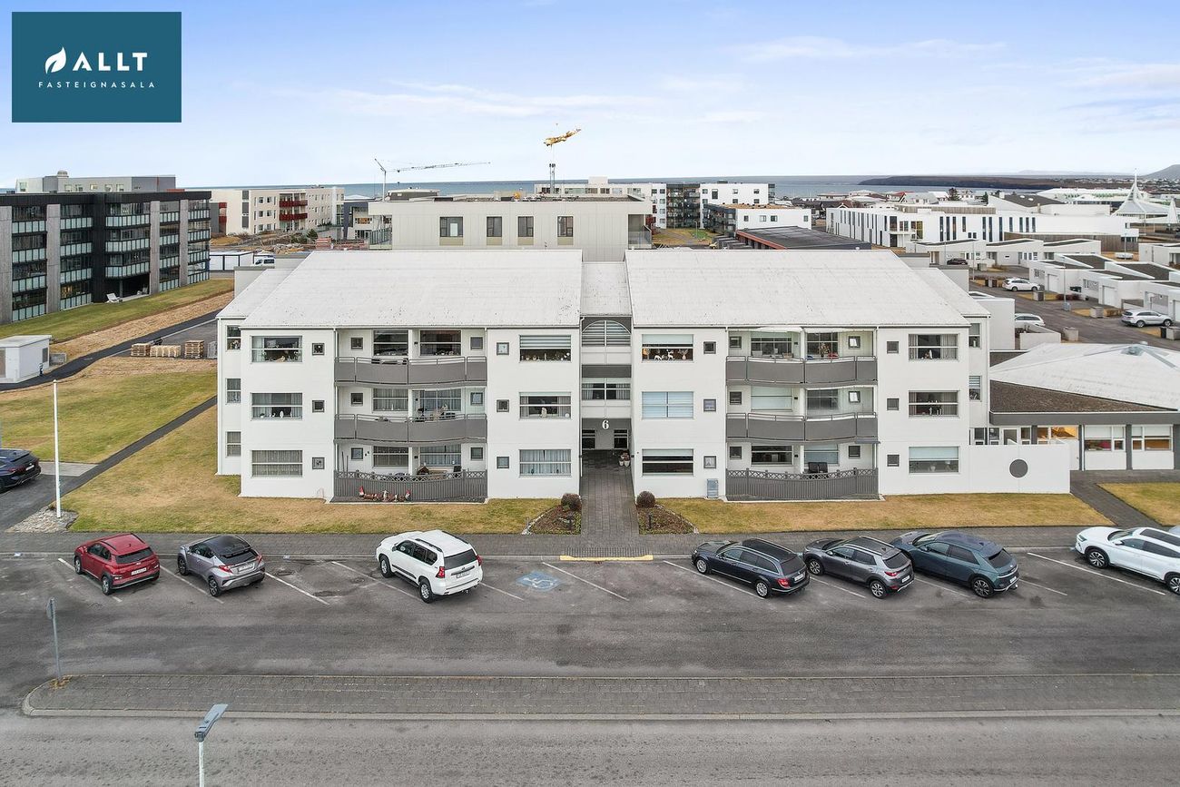 Vallarbraut 6, 260 Reykjanesbær