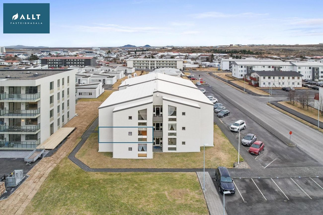 Vallarbraut 6, 260 Reykjanesbær