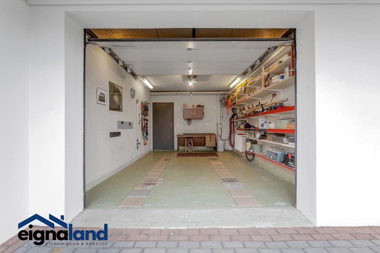 Kristnibraut 79, 113 Reykjavík