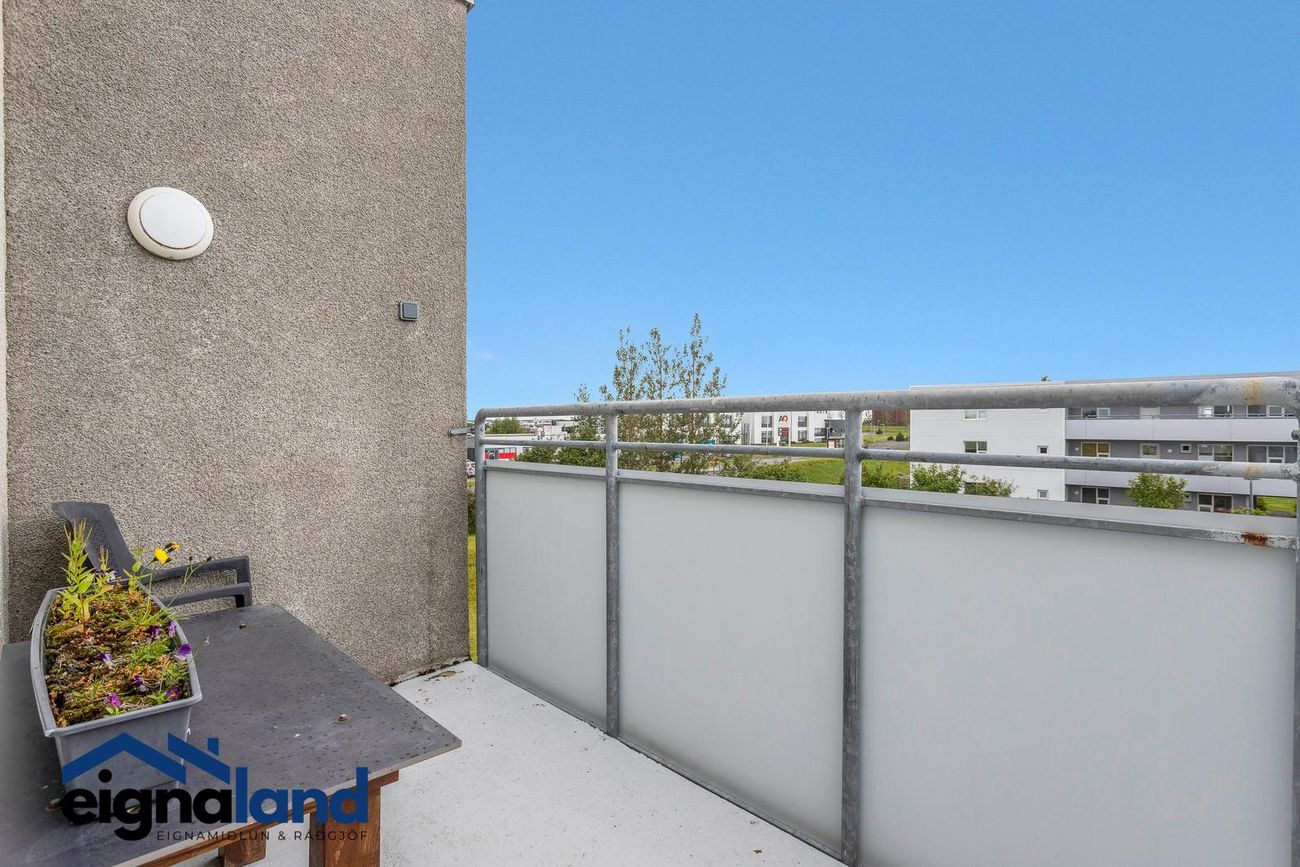Kristnibraut 79, 113 Reykjavík