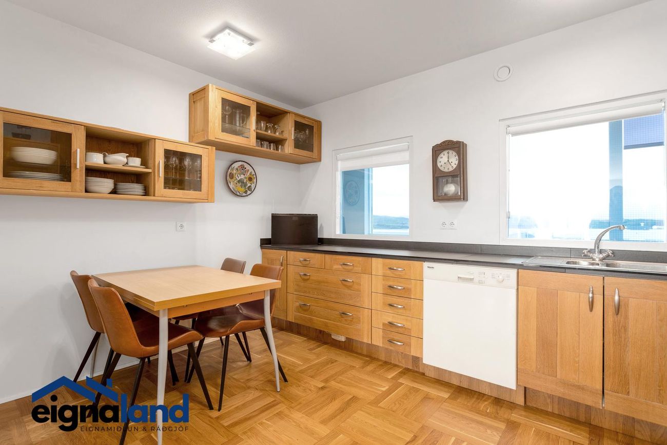 Kristnibraut 79, 113 Reykjavík