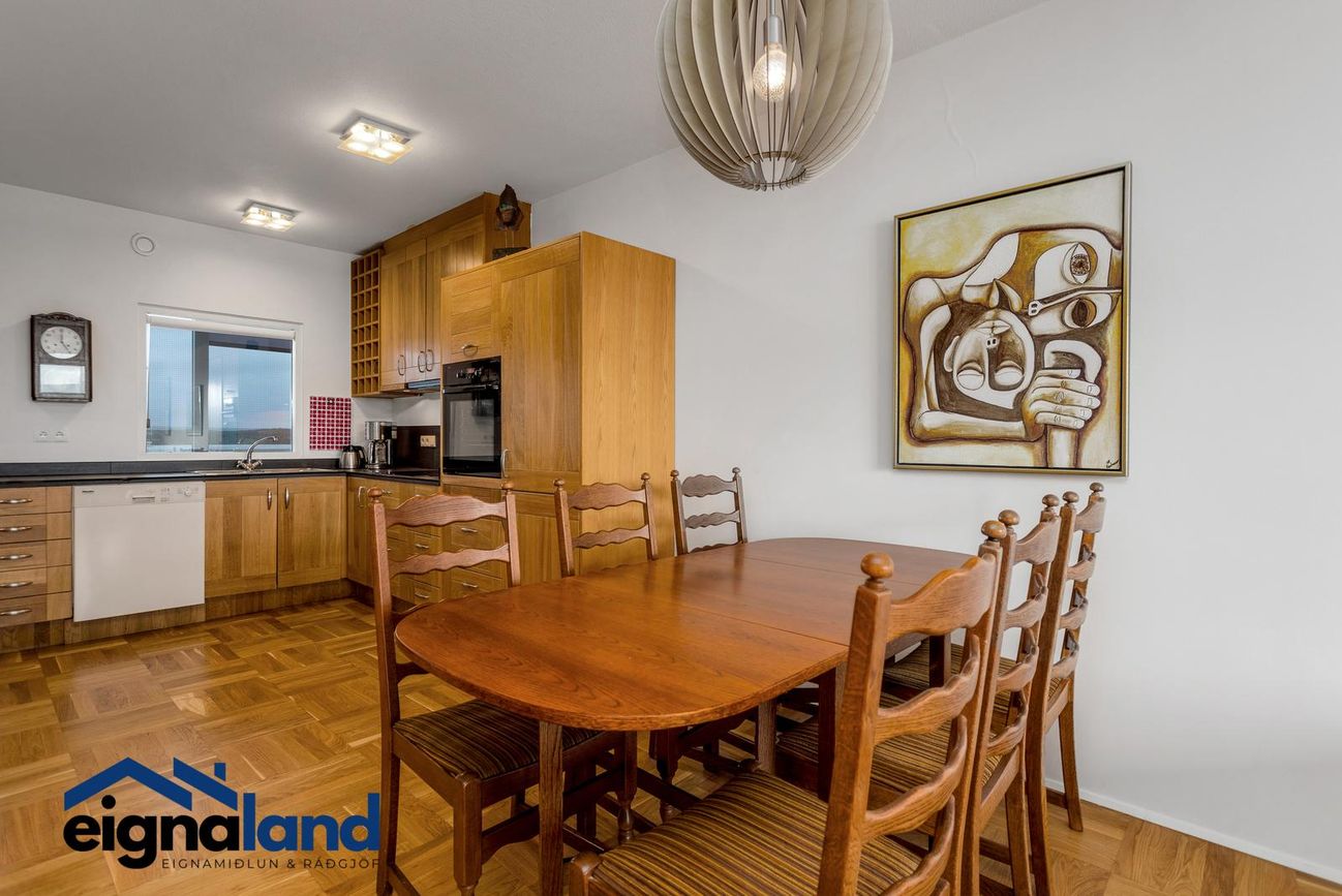 Kristnibraut 79, 113 Reykjavík