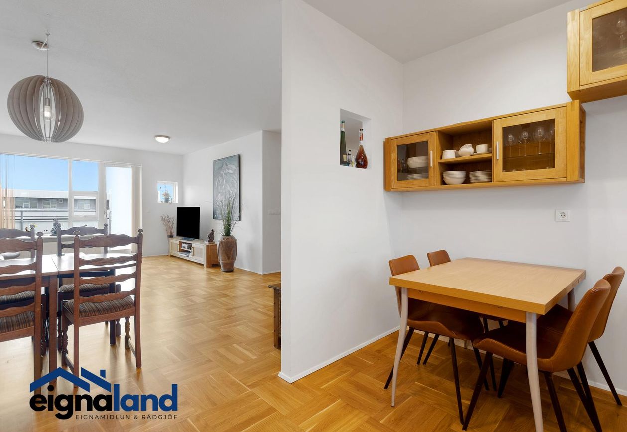 Kristnibraut 79, 113 Reykjavík