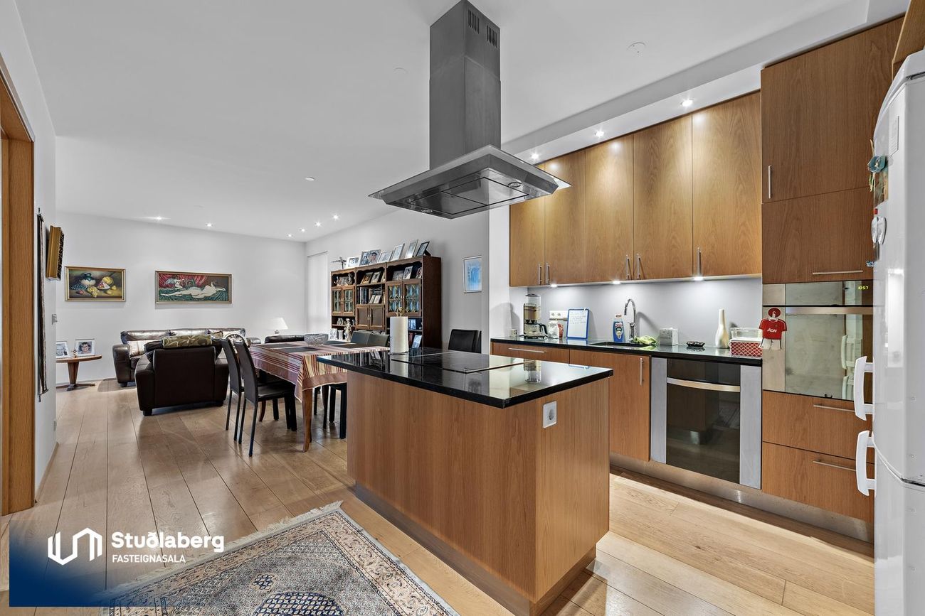 Pósthússtræti 3 - 0201, 230 Reykjanesbær