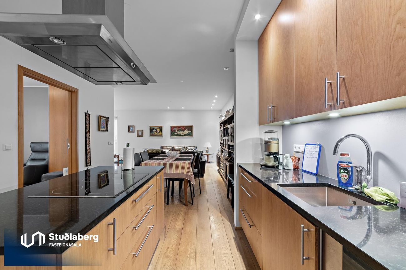 Pósthússtræti 3 - 0201, 230 Reykjanesbær