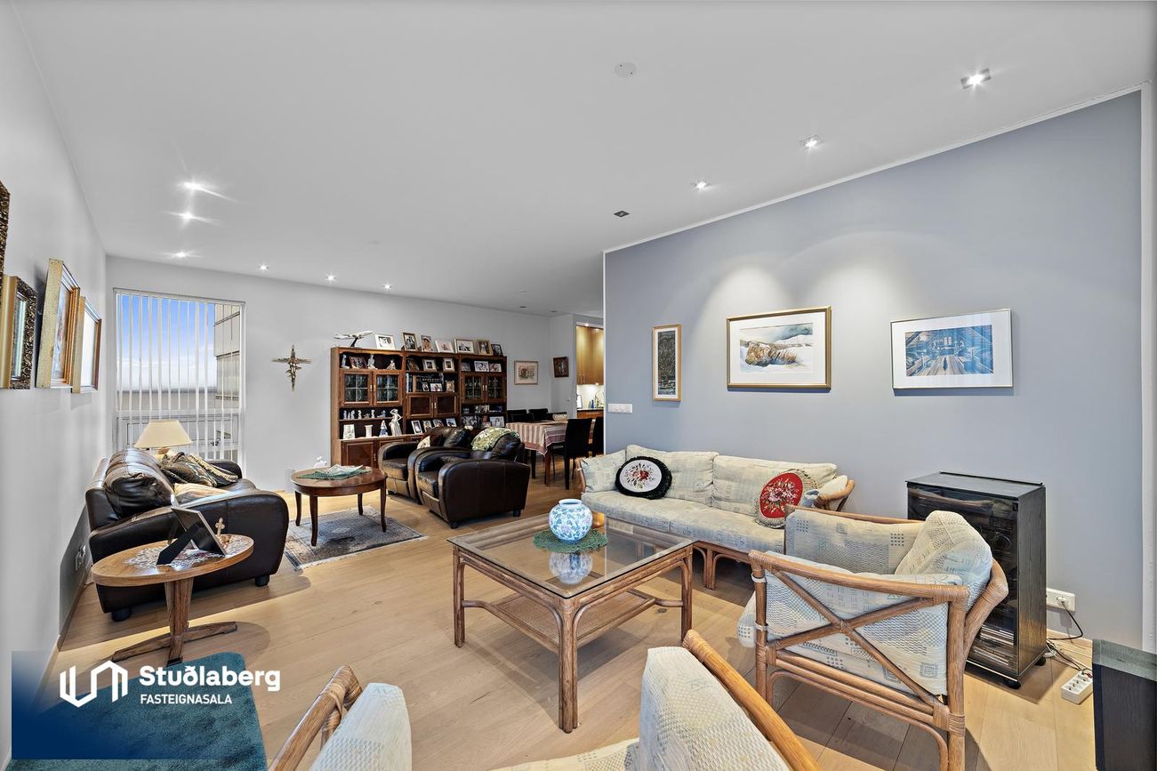 Pósthússtræti 3 - 0201, 230 Reykjanesbær