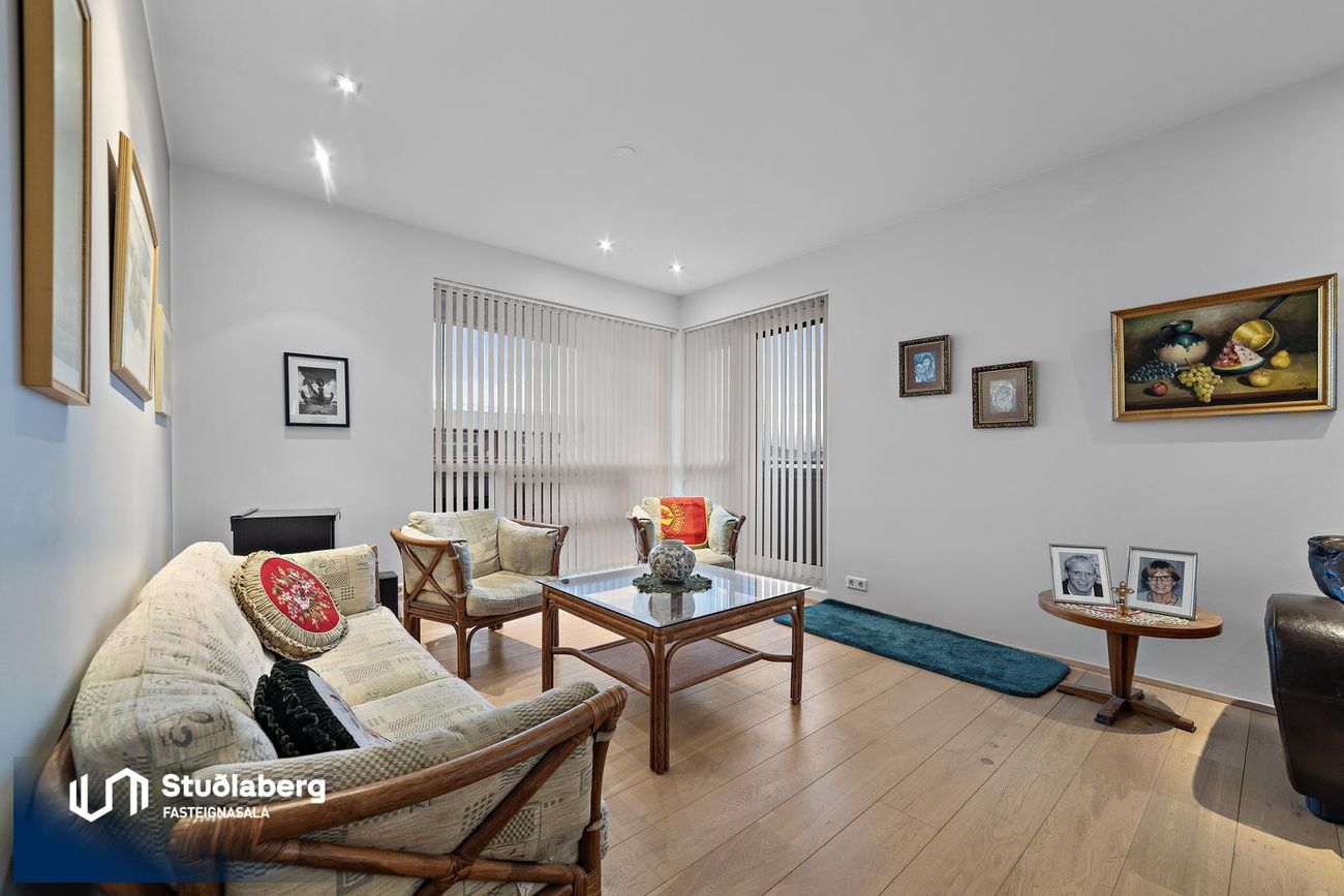 Pósthússtræti 3 - 0201, 230 Reykjanesbær