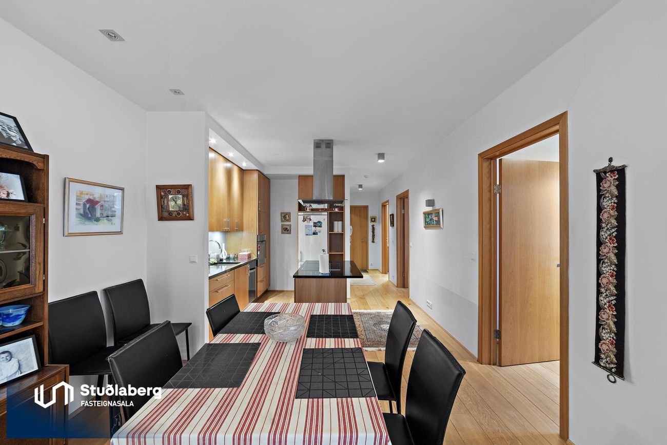 Pósthússtræti 3 - 0201, 230 Reykjanesbær