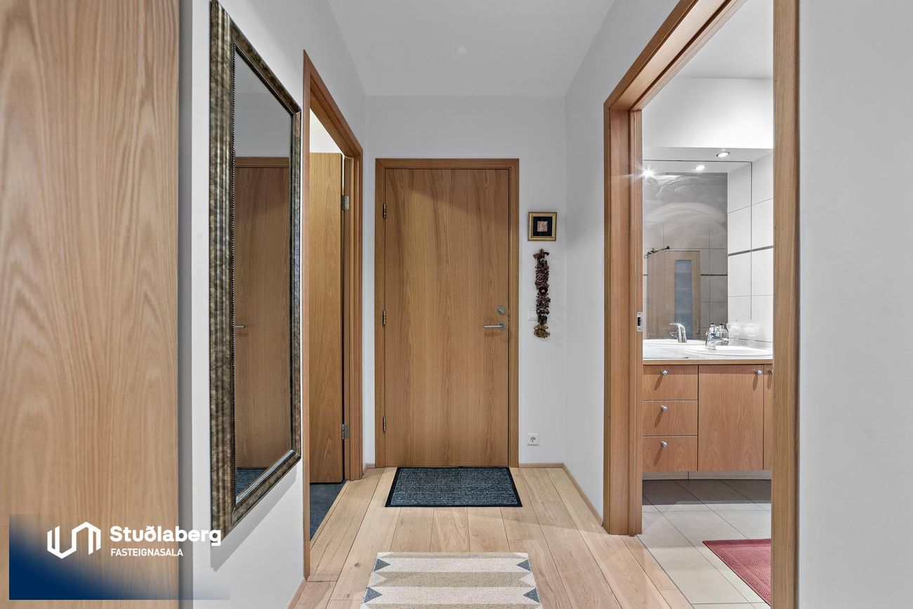 Pósthússtræti 3 - 0201, 230 Reykjanesbær