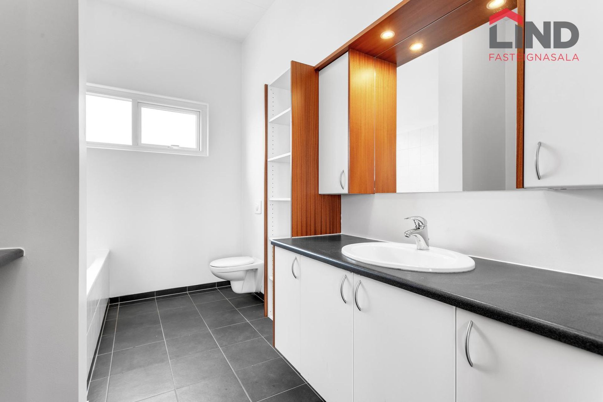 Tjarnabraut 14, 260 Reykjanesbær