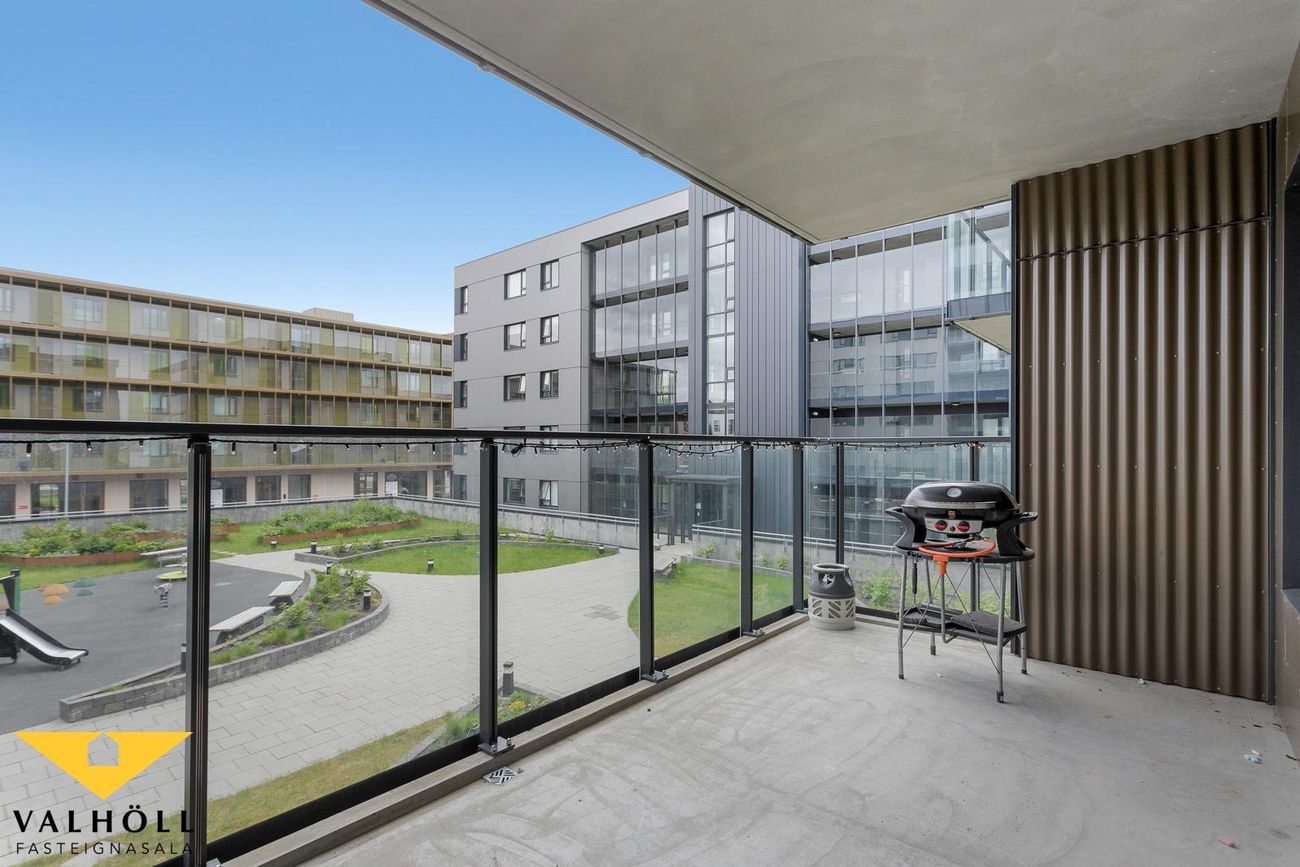 Áshamar 8, 221 Hafnarfjörður