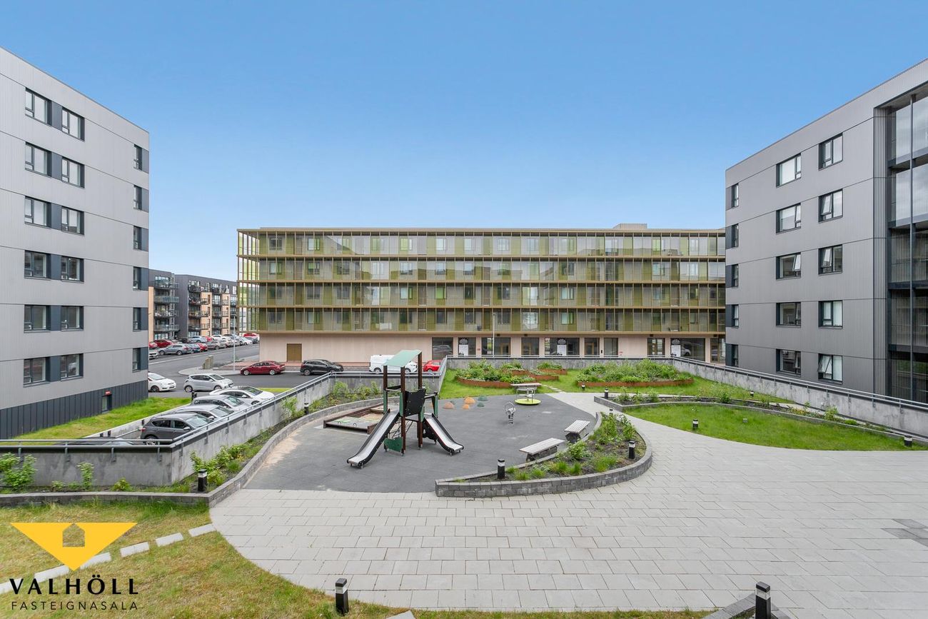 Áshamar 8, 221 Hafnarfjörður
