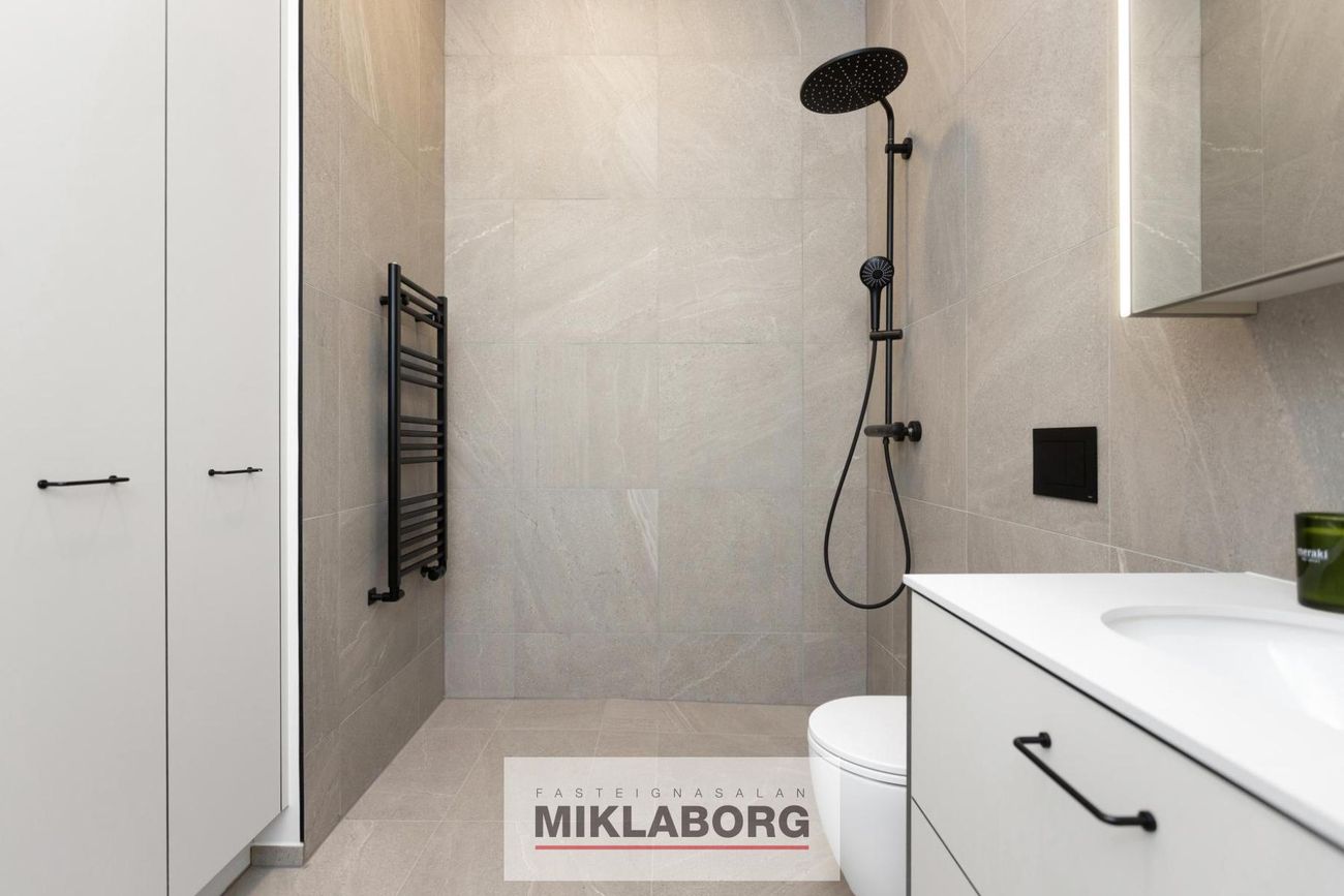 Hafnarbraut 10B, 200 Kópavogur