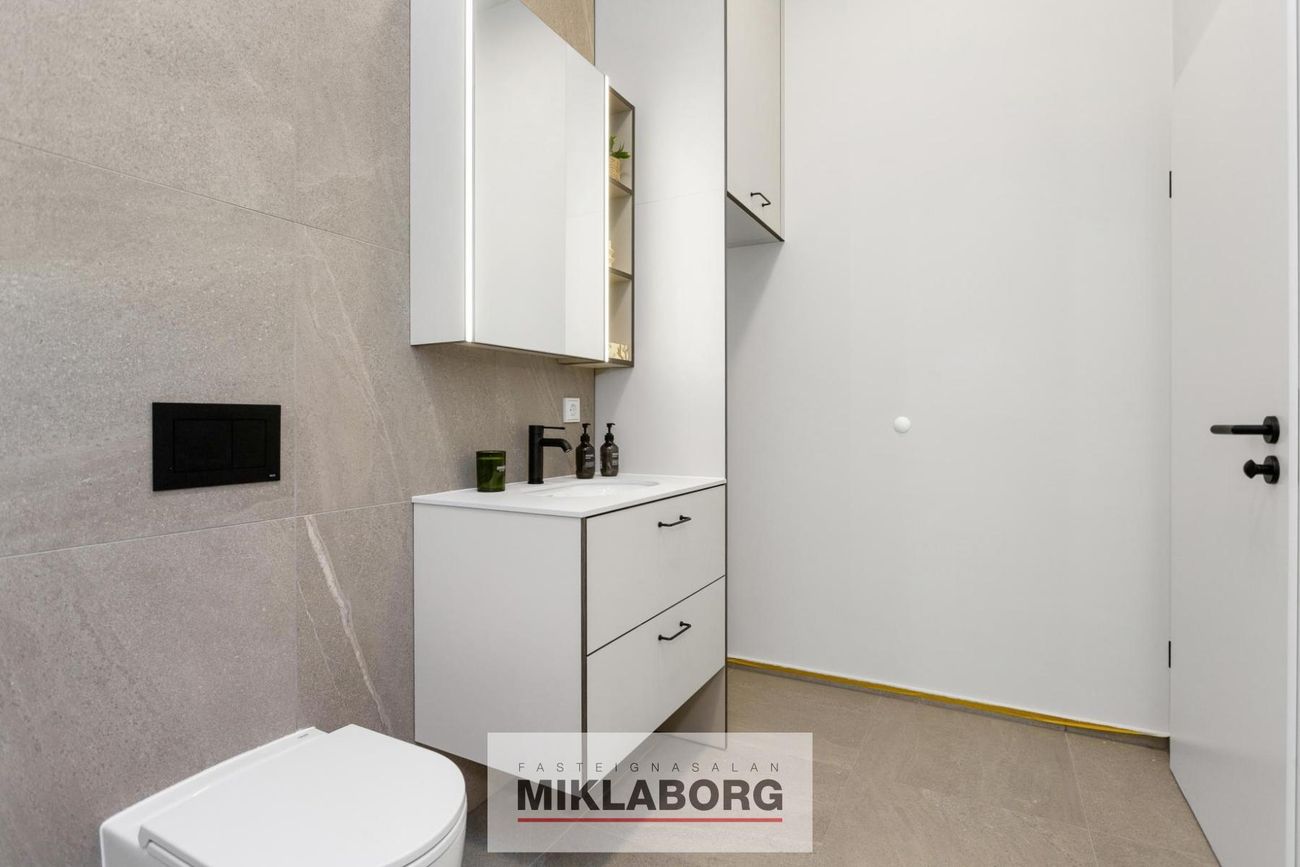 Hafnarbraut 10B, 200 Kópavogur