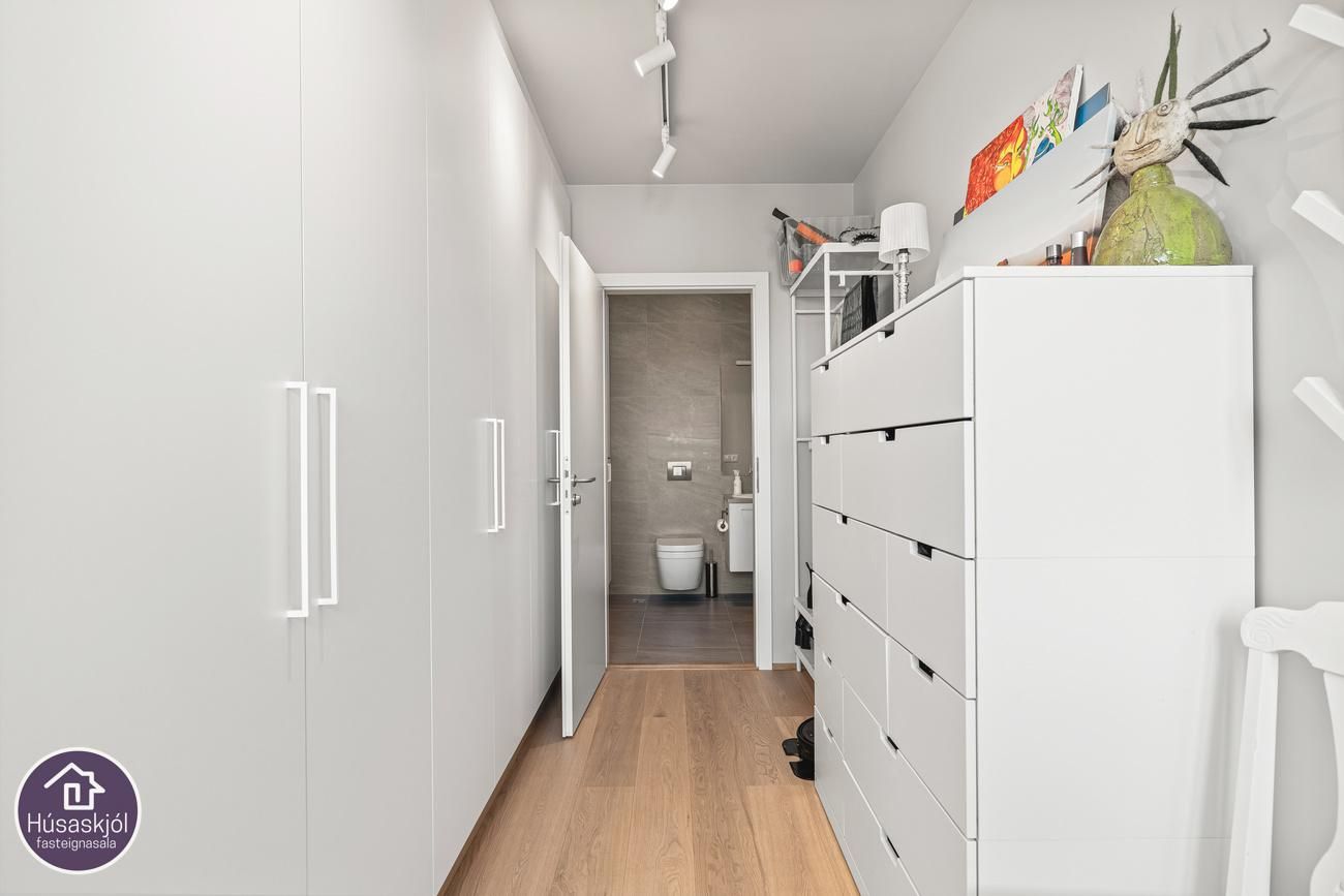 Rökkvatjörn 1, 113 Reykjavík