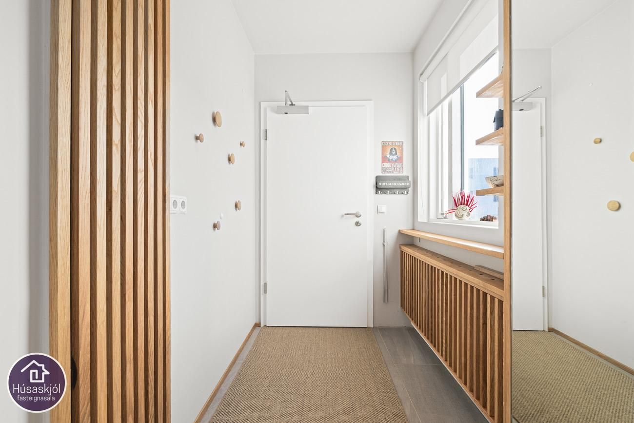 Rökkvatjörn 1, 113 Reykjavík