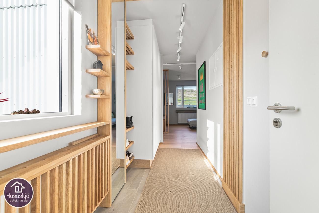 Rökkvatjörn 1, 113 Reykjavík