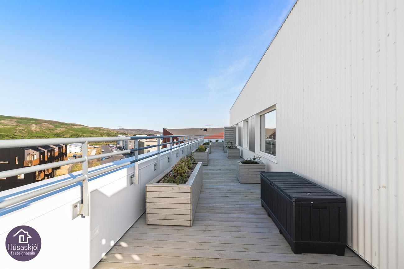 Rökkvatjörn 1, 113 Reykjavík