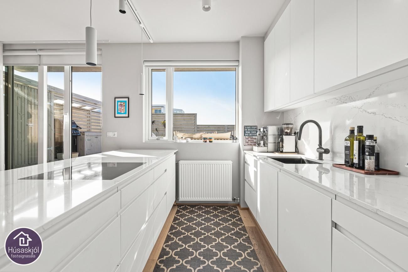 Rökkvatjörn 1, 113 Reykjavík