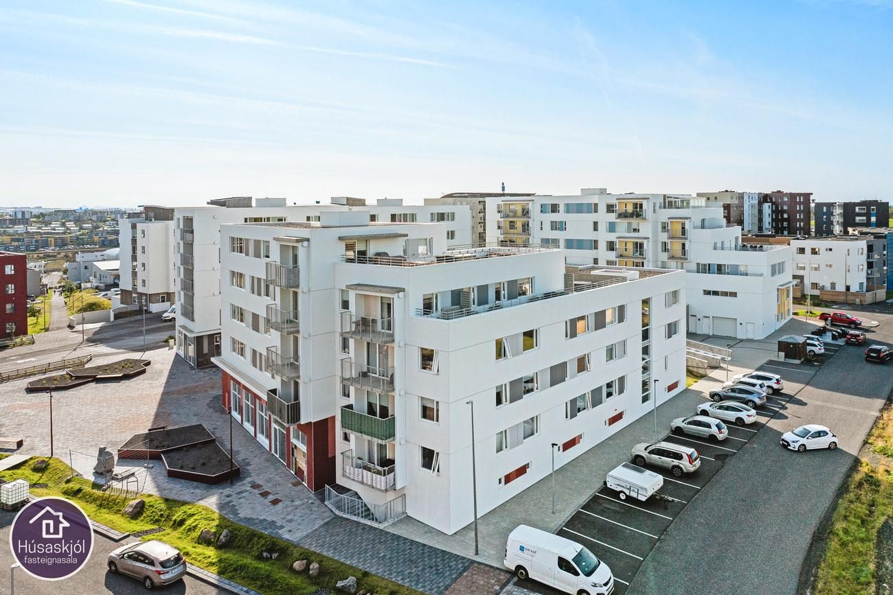 Rökkvatjörn 1, 113 Reykjavík