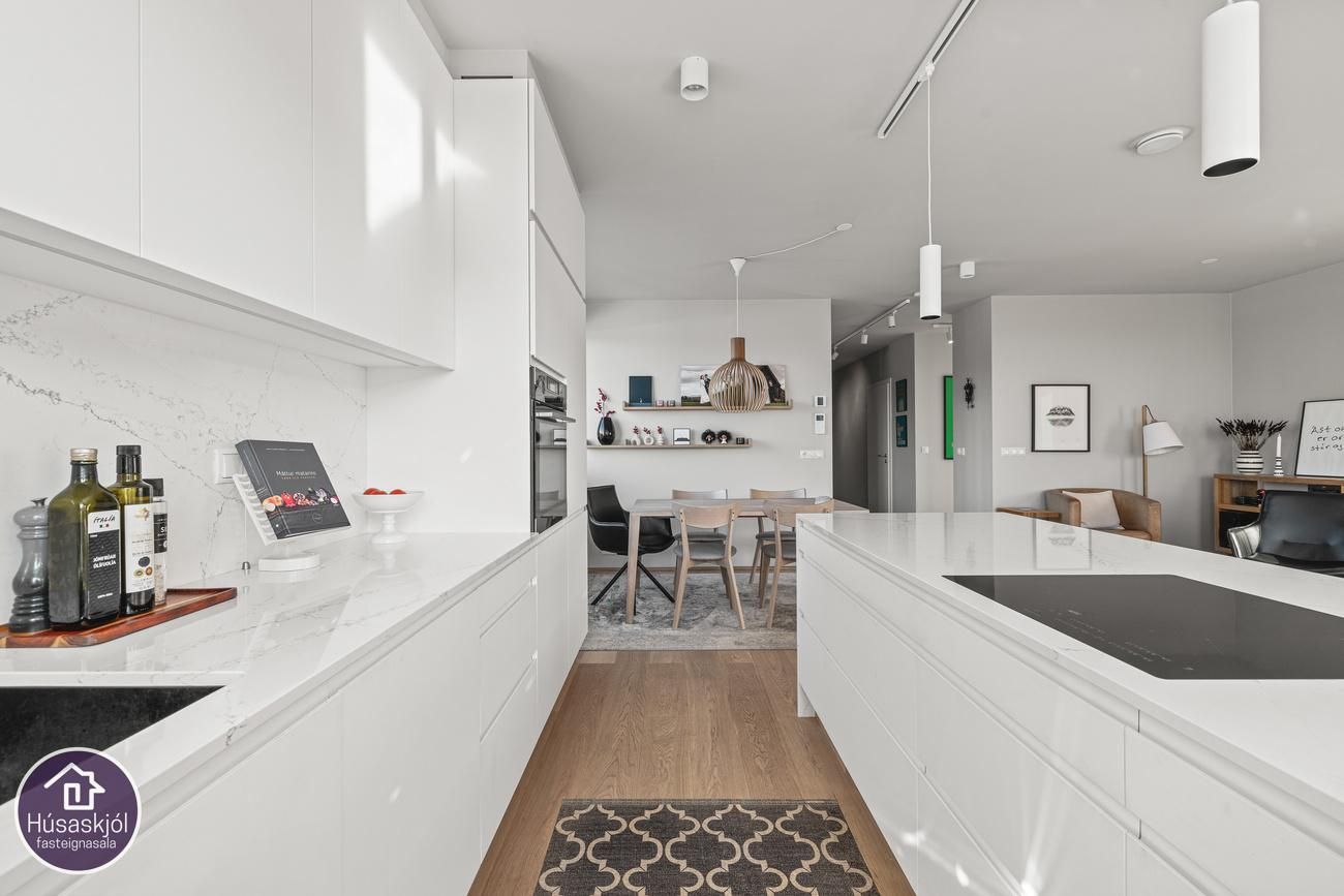 Rökkvatjörn 1, 113 Reykjavík