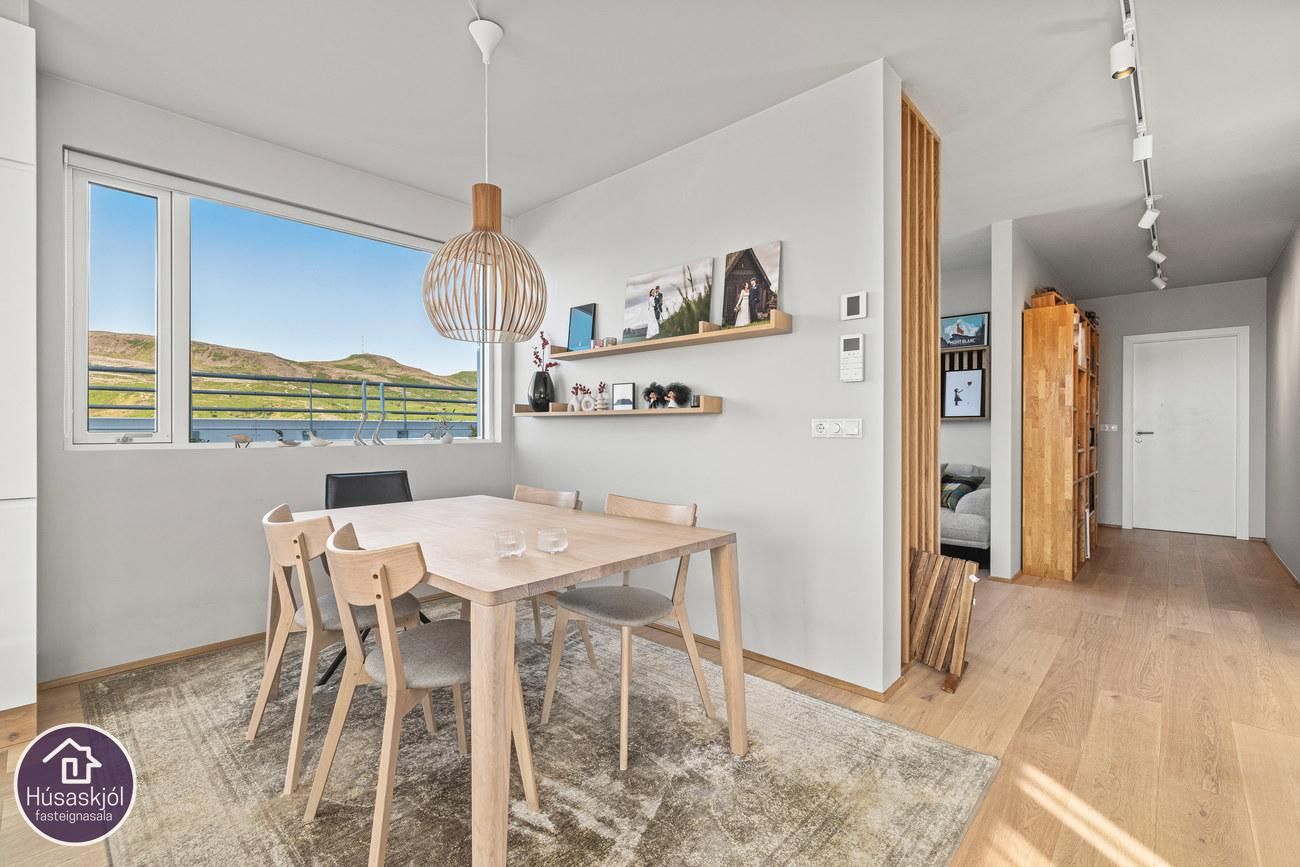 Rökkvatjörn 1, 113 Reykjavík