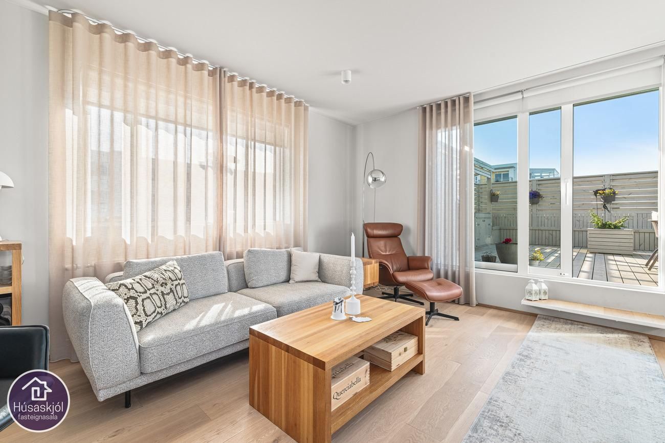 Rökkvatjörn 1, 113 Reykjavík