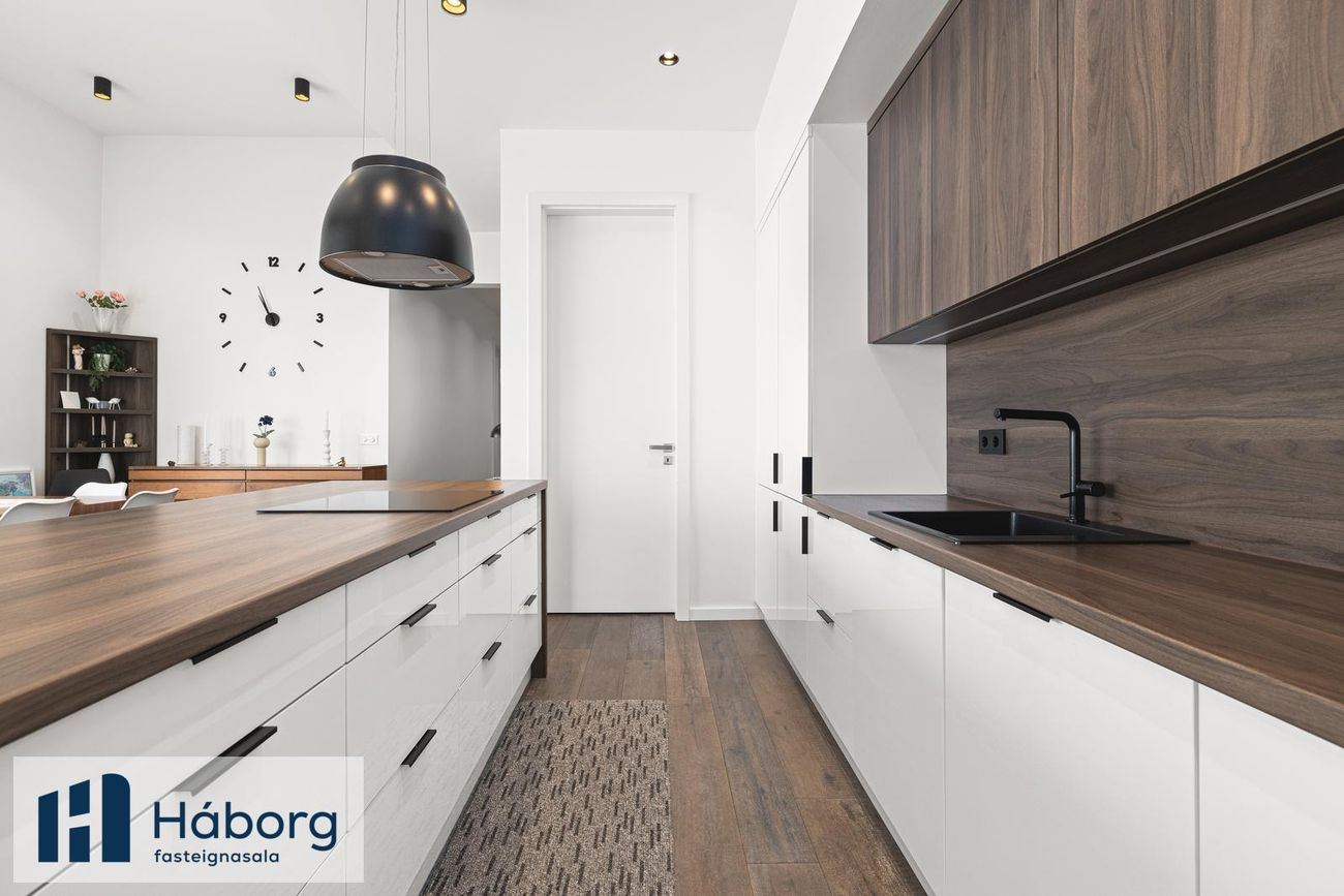 Grensásvegur 1D, 108 Reykjavík