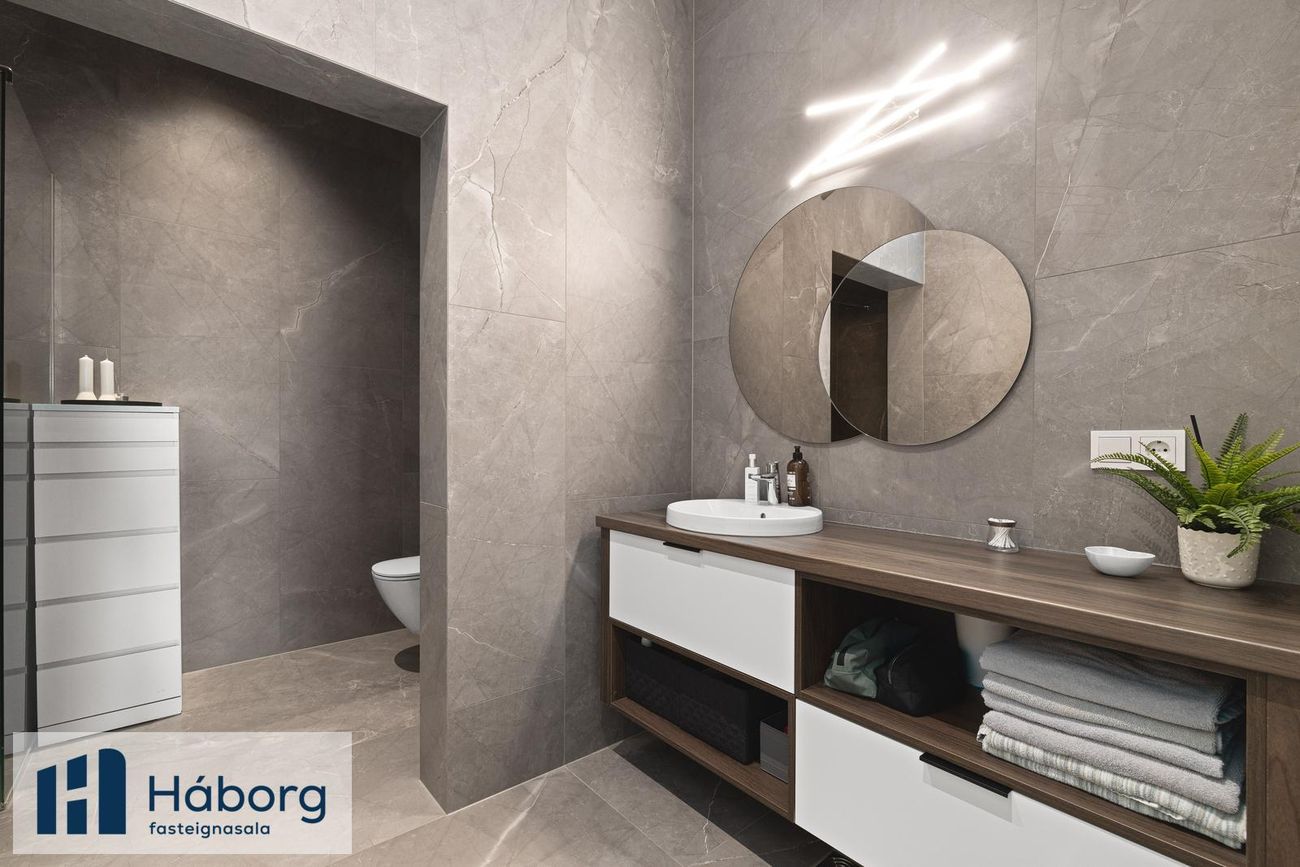 Grensásvegur 1D, 108 Reykjavík