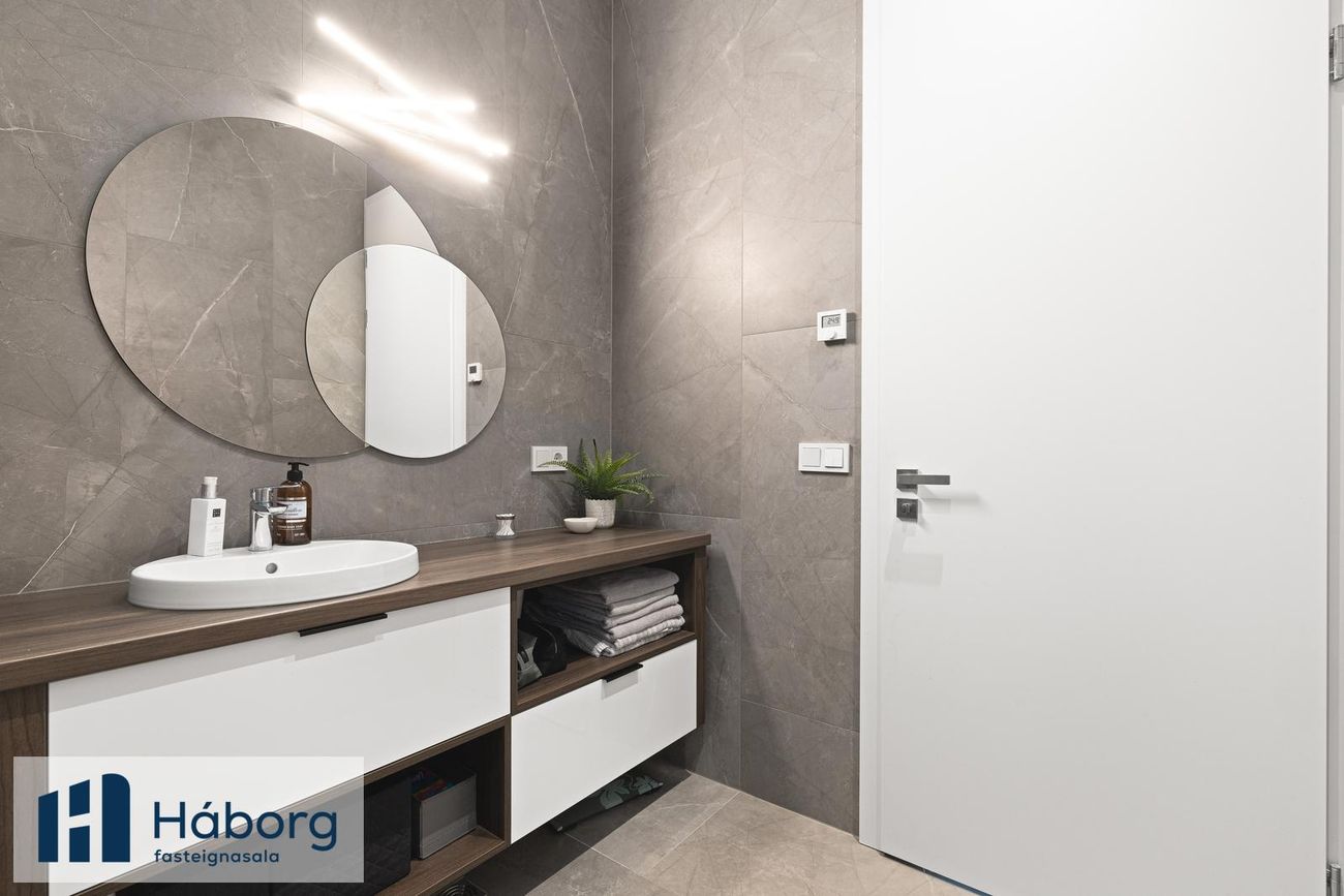 Grensásvegur 1D, 108 Reykjavík