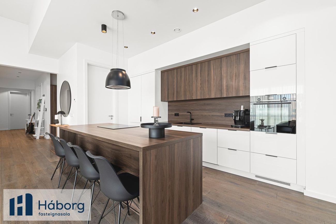 Grensásvegur 1D, 108 Reykjavík