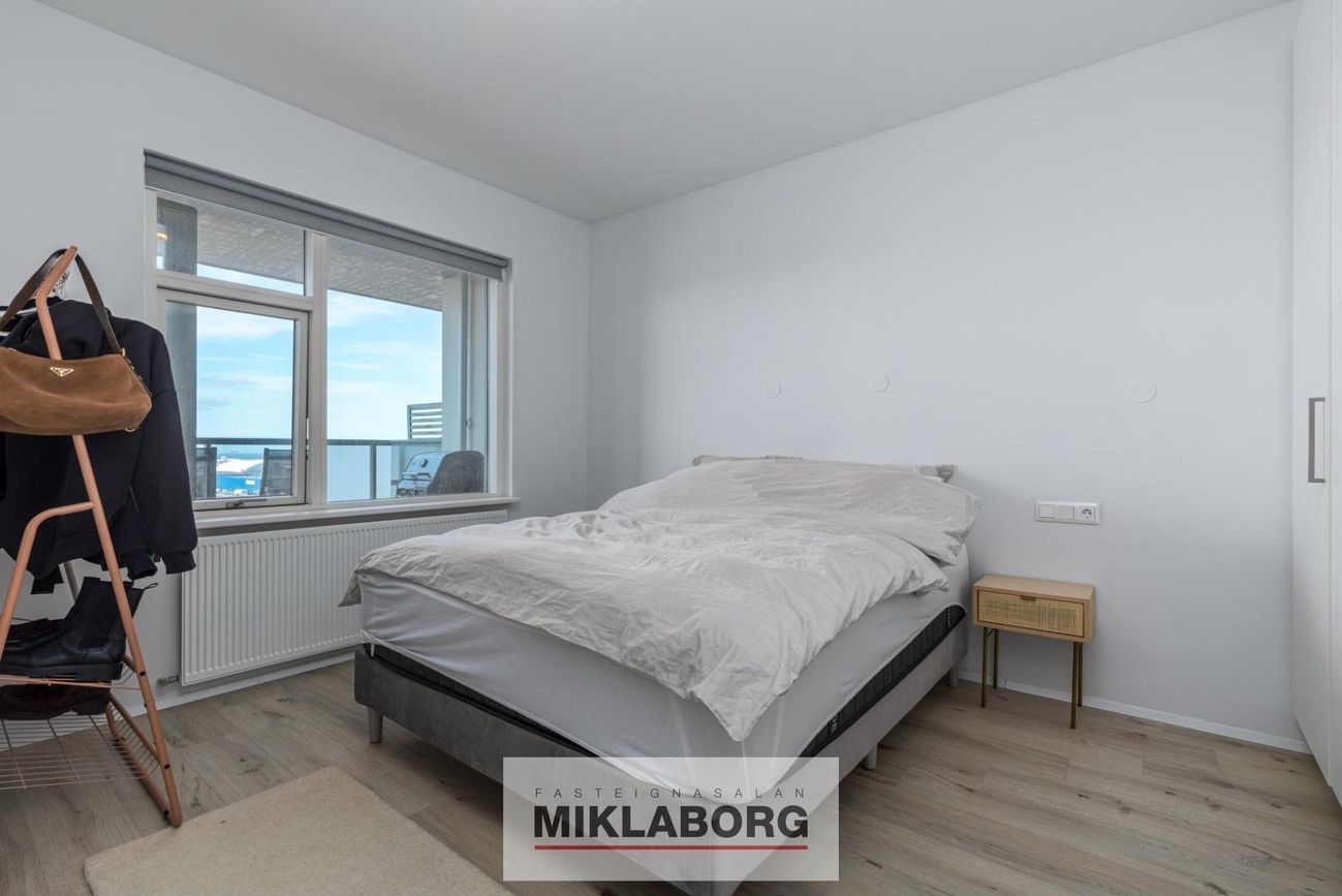 Brekkugata 1, 210 Garðabær