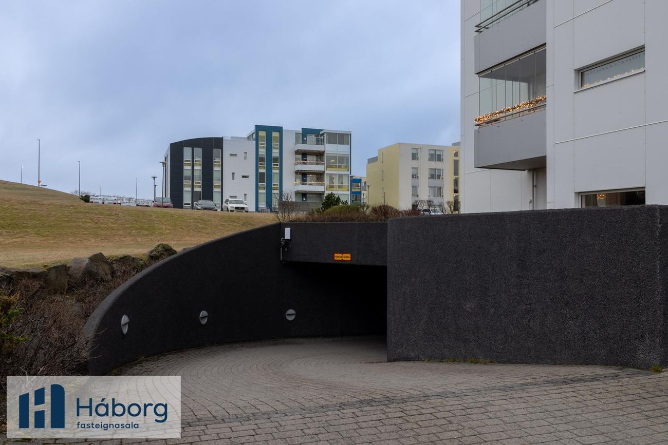 17. Júnítorg 1, 210 Garðabær